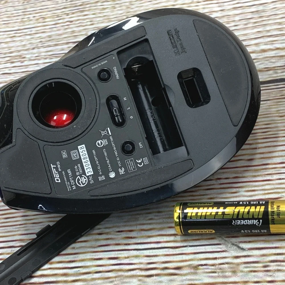 ELECOM Deft Pro Trackball‎ Mouse M-DPT1MR Wireless Ergonomic 8 Button Bluetooth